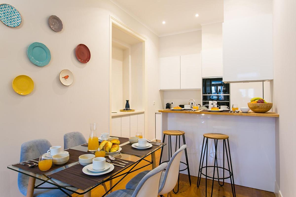 Lovelystay - Cozy 3Bdr Apartment In Estrela Lisboa Exterior foto